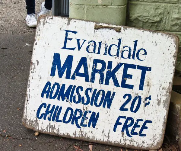 Evandale Market sign
